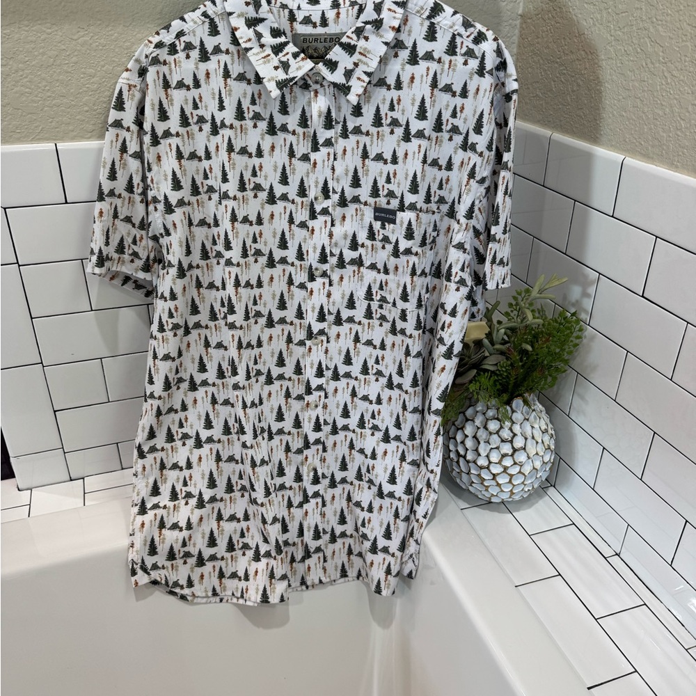 BURLEBO White Short-Sleeve Button-Down with Green & Brown Tree Print